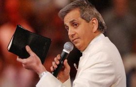 揭露全球最“大”的电视布道家：假先知辛班尼Benny Hinn（陈鸽）